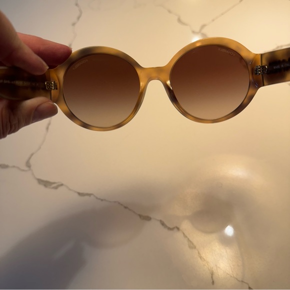 CHANEL Vintage Sunglasses - Picture 4 of 11